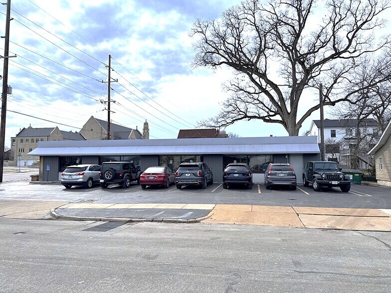 More Photos Of 2605 S Brentwood, Saint Louis General Retail For Sale