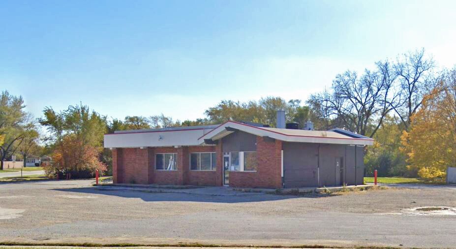 More Photos Of 401 Sauk Trl, Park Forest Freestanding For Sale