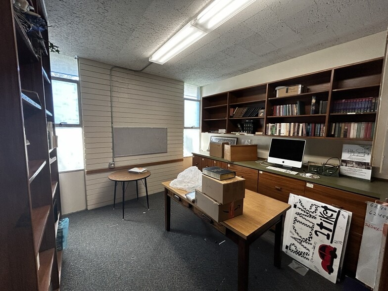 More Photos Of 14001 Burbank Blvd, Van Nuys Specialty For Sale