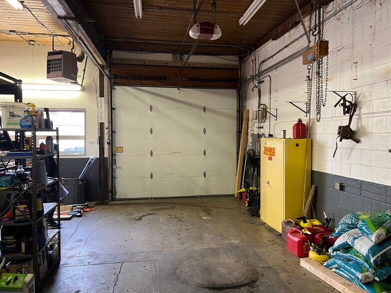 More Photos Of 14309 Midvale Ave N, Seattle Warehouse For Lease