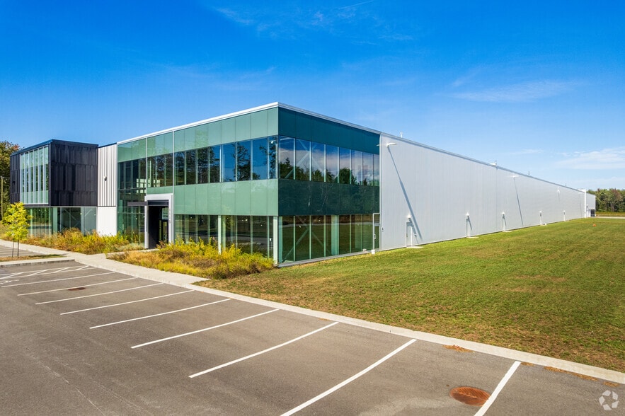 More Photos Of 1110 Rue Bousquet, Granby Warehouse For Sale