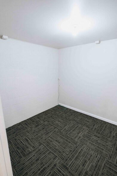 More Photos Of 2565 16th Ave, Columbus Light Manufacturing For Sale