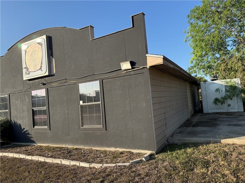 More Photos Of 217 E Main St, Bishop Storefront Retail Office For Sale