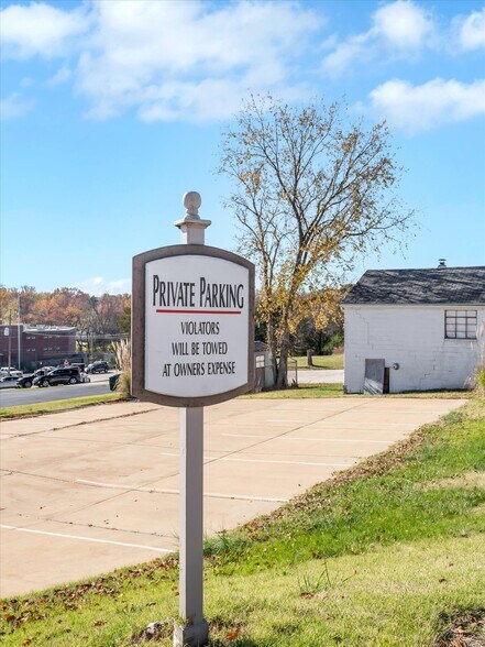 More Photos Of 411 Maple Ln, Hillsboro Office Residential For Sale