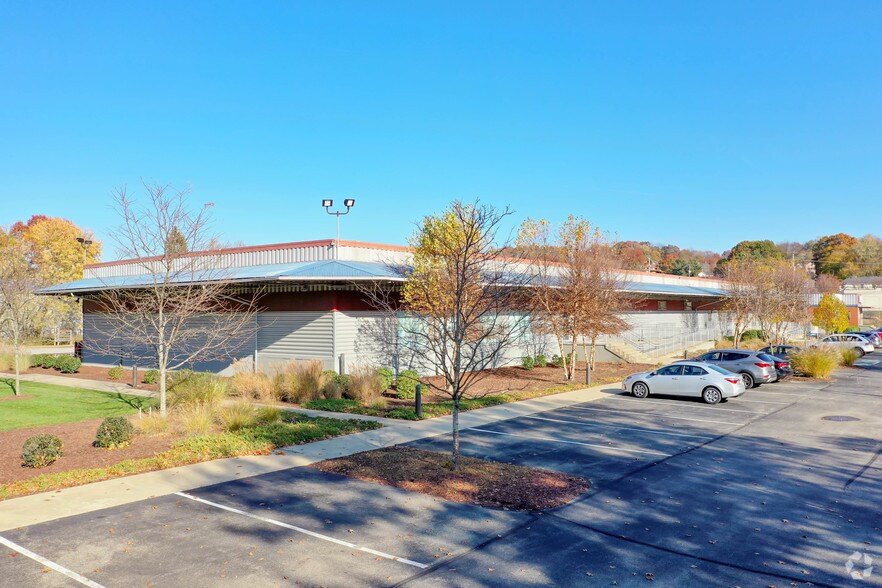 More Photos Of 201 Ann St, Oakmont Light Distribution For Lease