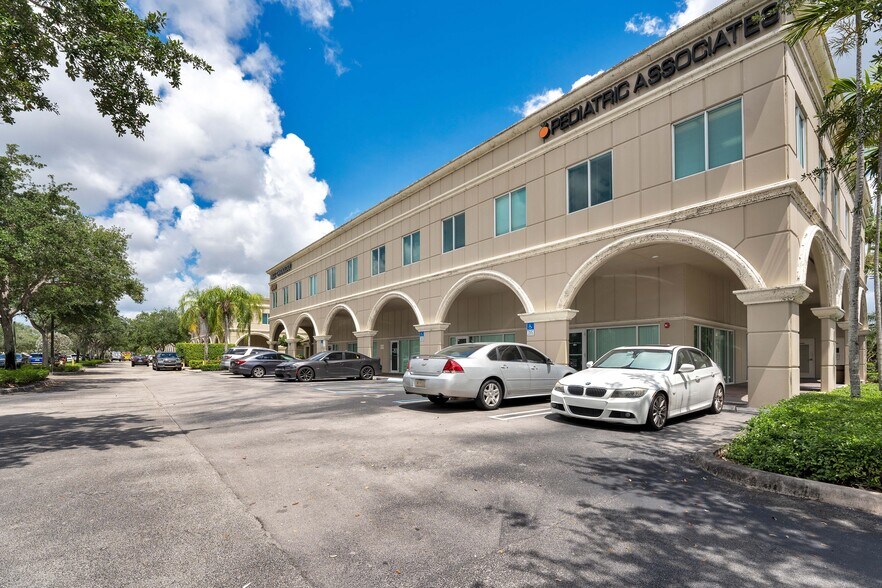 More Photos Of 400 N Hiatus Rd, Pembroke Pines Unknown For Lease