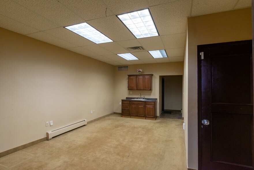 More Photos Of 260 Bloomfield Ave, Caldwell Office Residential For Lease