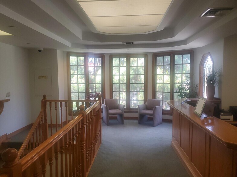 More Photos Of 560 Riverdale Dr, Glendale Warehouse For Sale