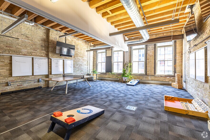 More Photos Of 301-315 N Broadway, Milwaukee Office For Lease