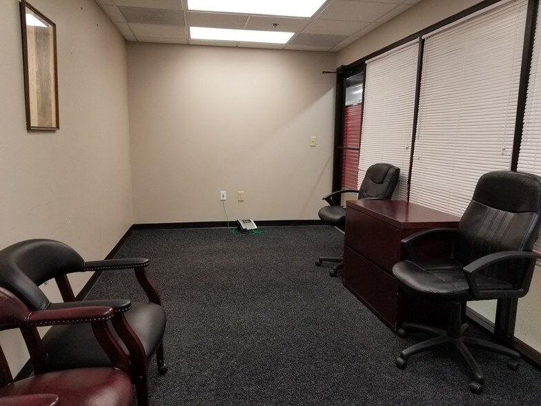 More Photos Of 1125 Roberts Blvd, Kennesaw Self Storage For Lease