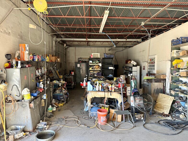 More Photos Of 5501-5505 Brewster St, San Antonio Warehouse For Lease