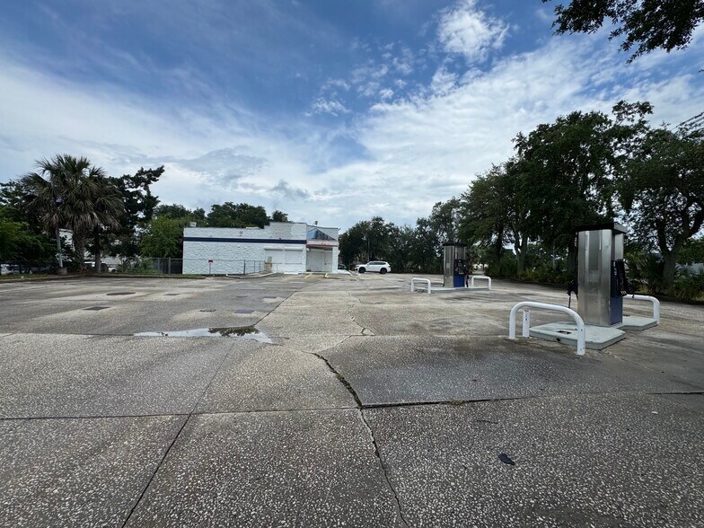 More Photos Of 895 N Nova Rd, Daytona Beach Convenience Store For Sale