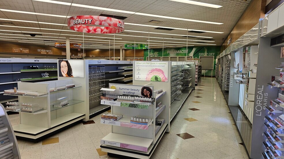 More Photos Of 640 N Milford Rd, Milford Drugstore For Sale