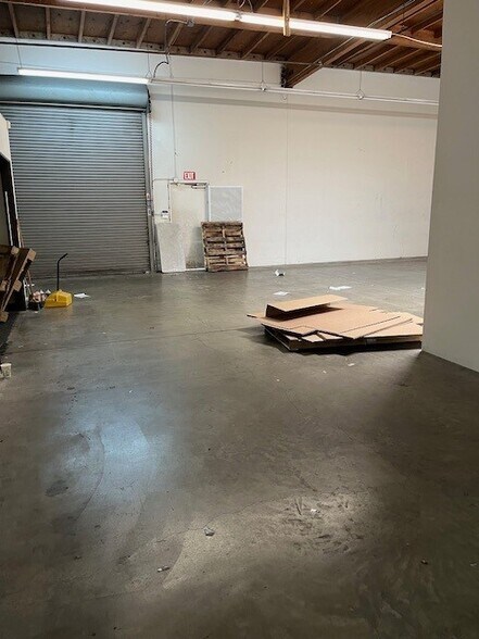 More Photos Of 10700-10710 Norwalk Blvd, Santa Fe Springs Light Distribution For Lease