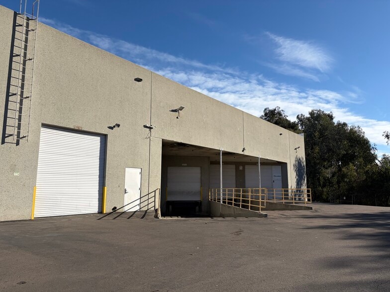 More Photos Of 2820-2834 La Mirada Dr, Vista Manufacturing For Lease