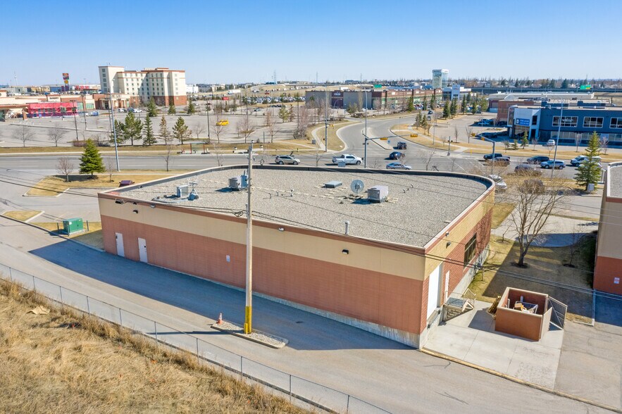 More Photos Of 3528 114 Av SE, Calgary Flex For Lease