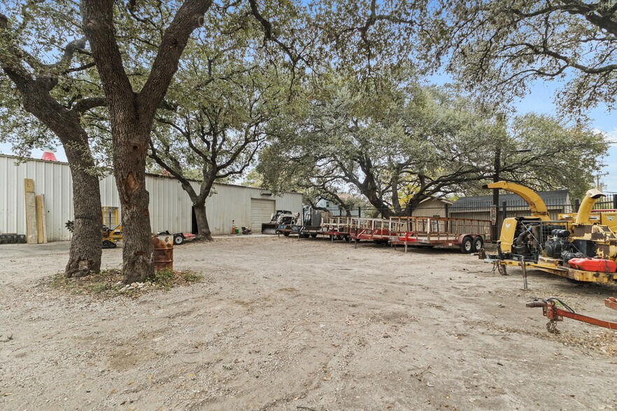 More Photos Of 17645 Blanco Rd, San Antonio General Retail For Sale