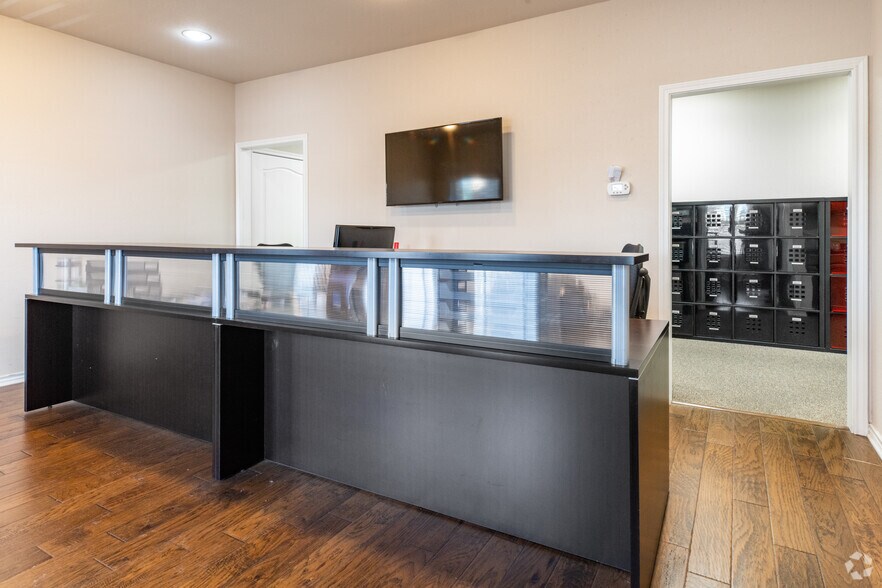 More Photos Of 1464 E Whitestone Blvd, Cedar Park Unknown For Lease