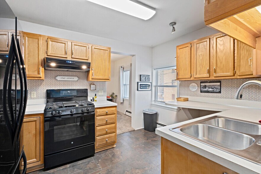 More Photos Of 22 Crescent St, Grand Rapids Apartments For Sale