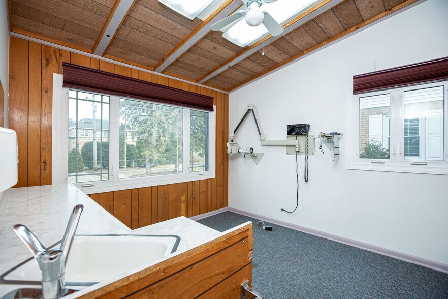 More Photos Of 1825 Roosevelt Rd, Wheaton Medical For Sale
