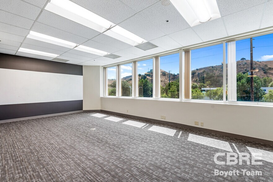 More Photos Of 26025 Mureau Rd, Calabasas Office For Sale