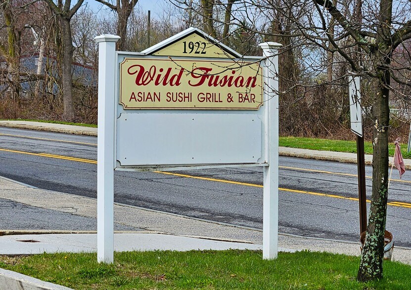 More Photos Of 1922 E Main St, Mohegan Lake Freestanding For Lease