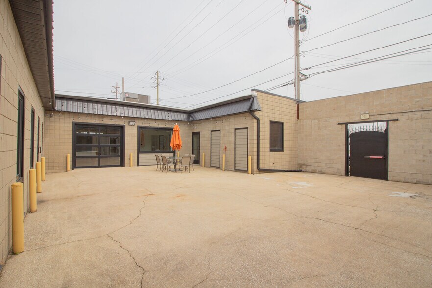 More Photos Of 501 W Willard St, Kalamazoo Office For Lease