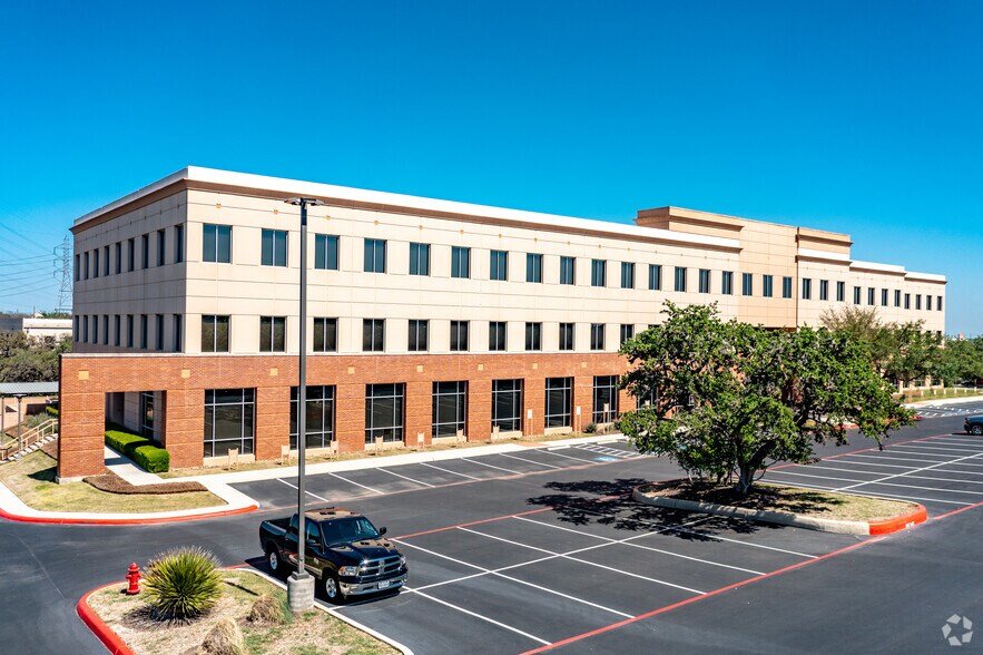 More Photos Of 607 E Sonterra Blvd, San Antonio Unknown For Lease