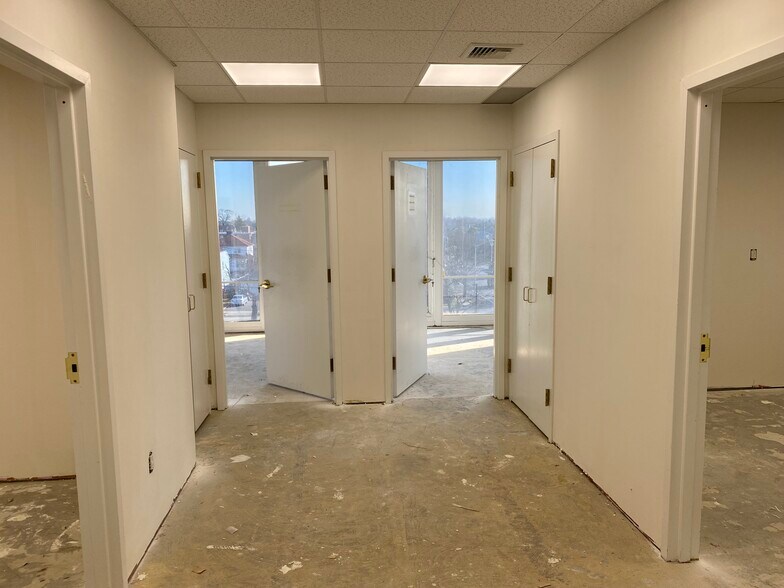 More Photos Of 371 Merrick Rd, Rockville Centre Office For Lease