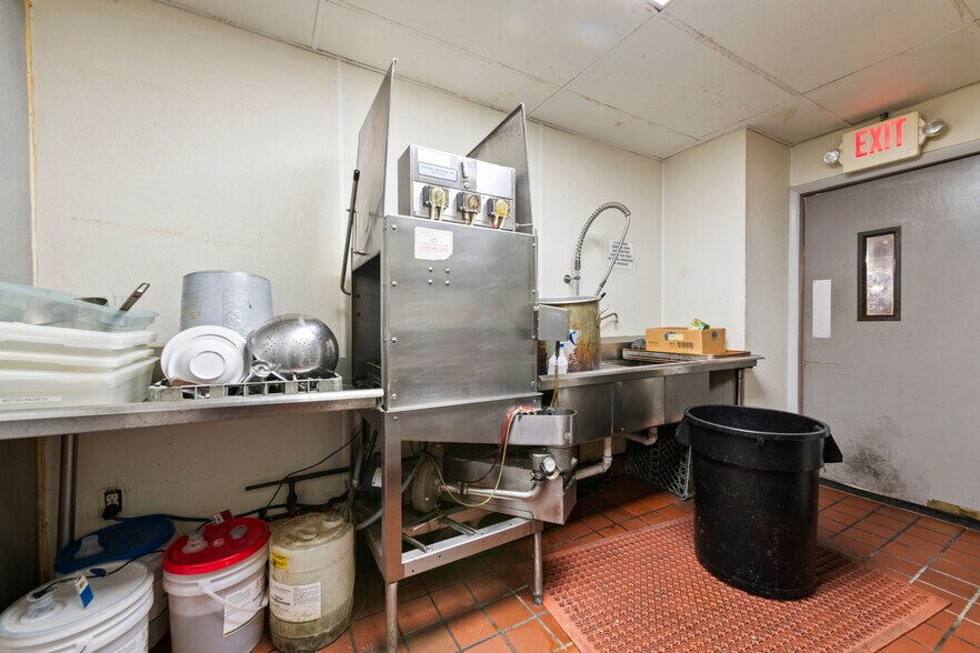 More Photos Of 1090 Rochester Rd, Troy Restaurant For Sale