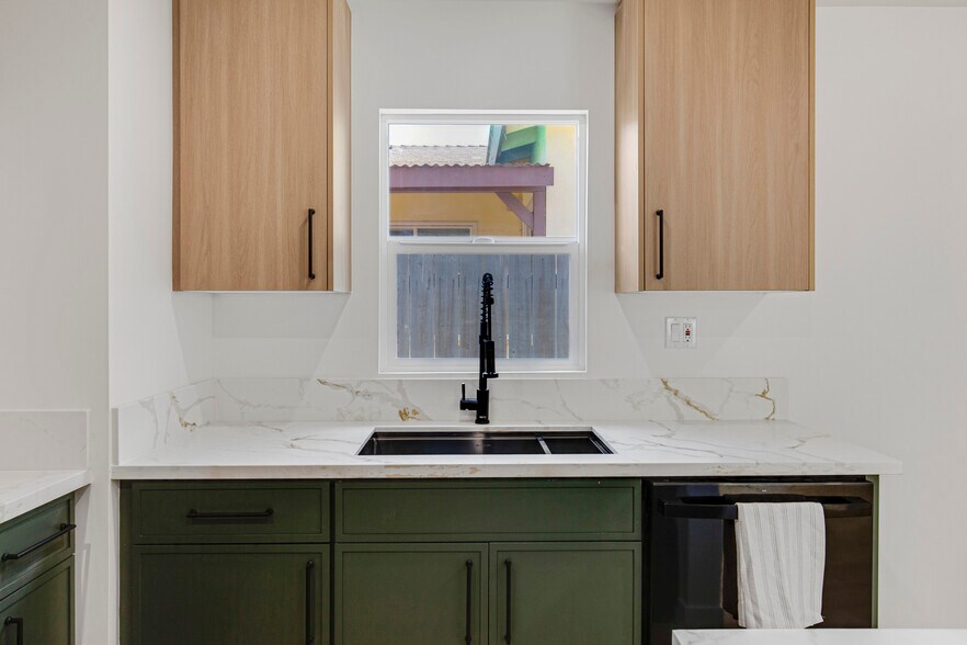 More Photos Of 18506 Kingsdale Ave, Redondo Beach Apartments For Sale