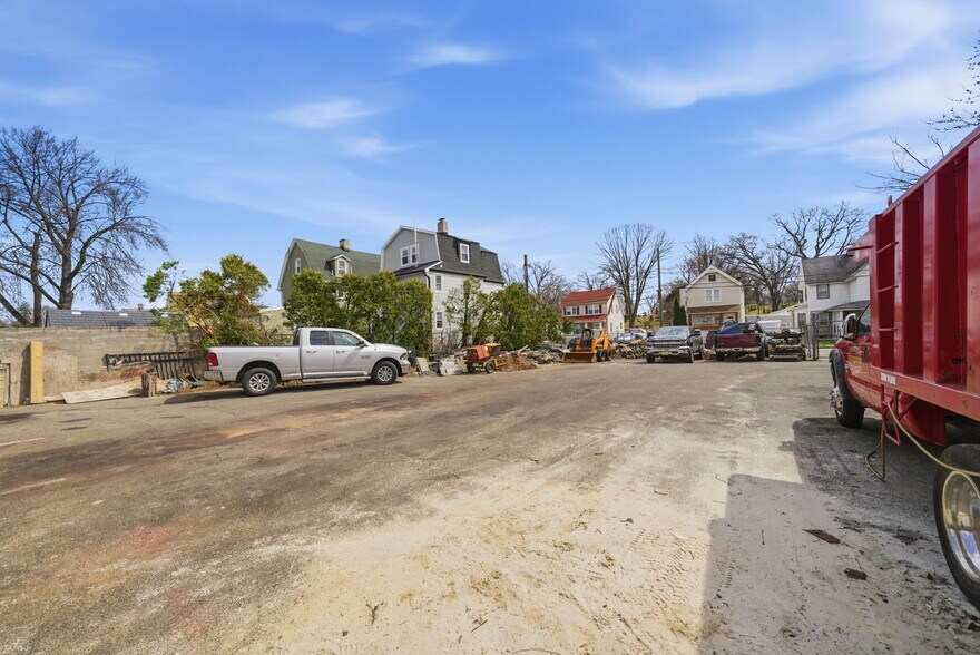 More Photos Of 437-438 Burnside St, Orange Warehouse For Sale