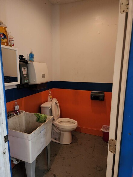 More Photos Of 2575 S High St, Columbus Auto Repair For Sale