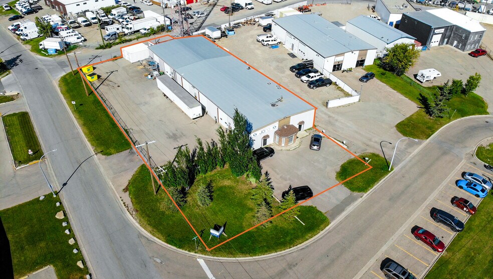 More Photos Of 48 East Lake Grn NE, Airdrie Manufacturing For Sale