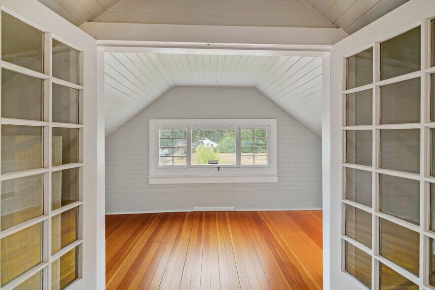 More Photos Of 901 13th St SE, Salem Office For Sale