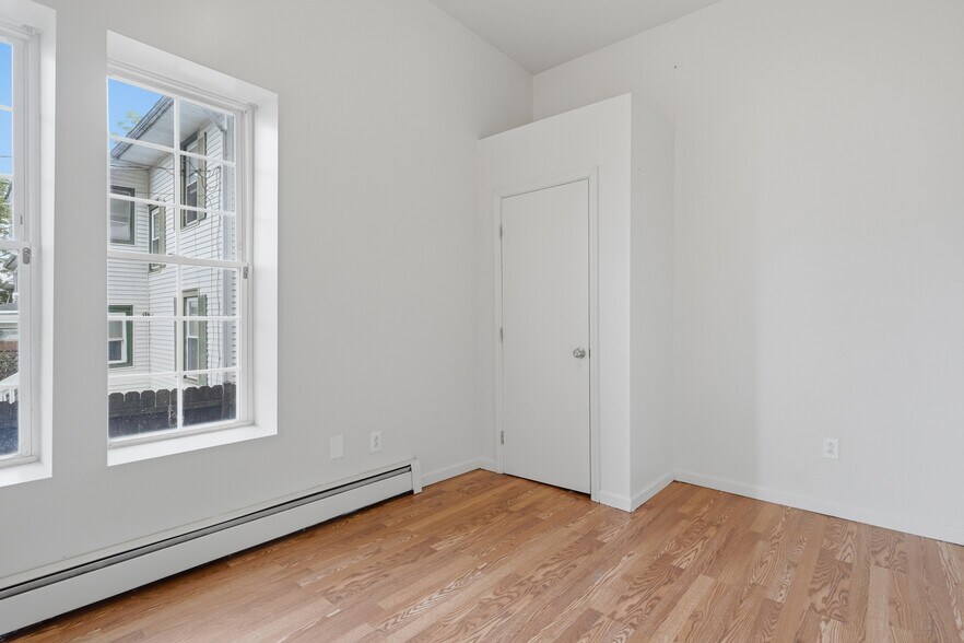 More Photos Of 10 Eastman Ter, Poughkeepsie Apartments For Sale