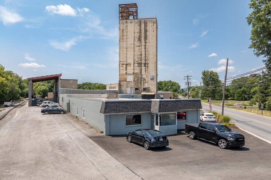 More Photos Of 36 W Pennsylvania Ave, Walkersville Warehouse For Sale
