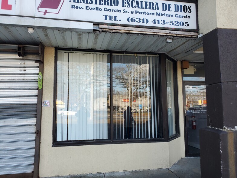 More Photos Of 50 Middle Country Rd, Coram Storefront Retail Office For Lease