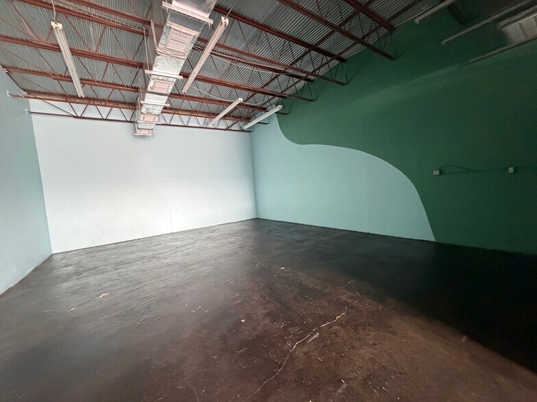 More Photos Of 209 Ben White Blvd E, Austin Light Distribution For Lease