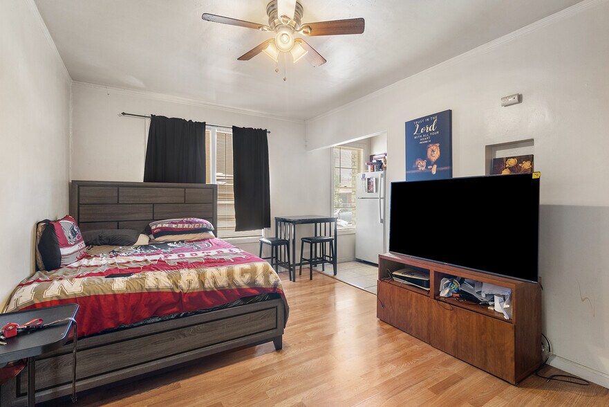 More Photos Of 4609 Bond St, Oakland Apartments For Sale