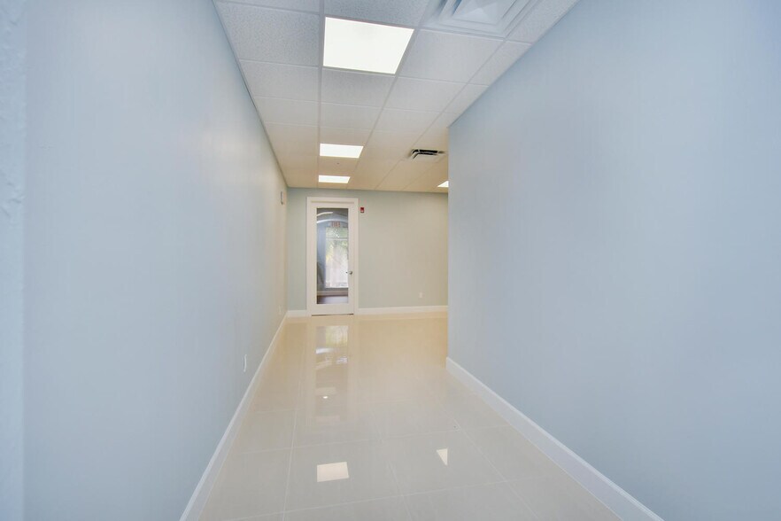 More Photos Of 2401 1st St, Fort Myers Office Residential For Lease