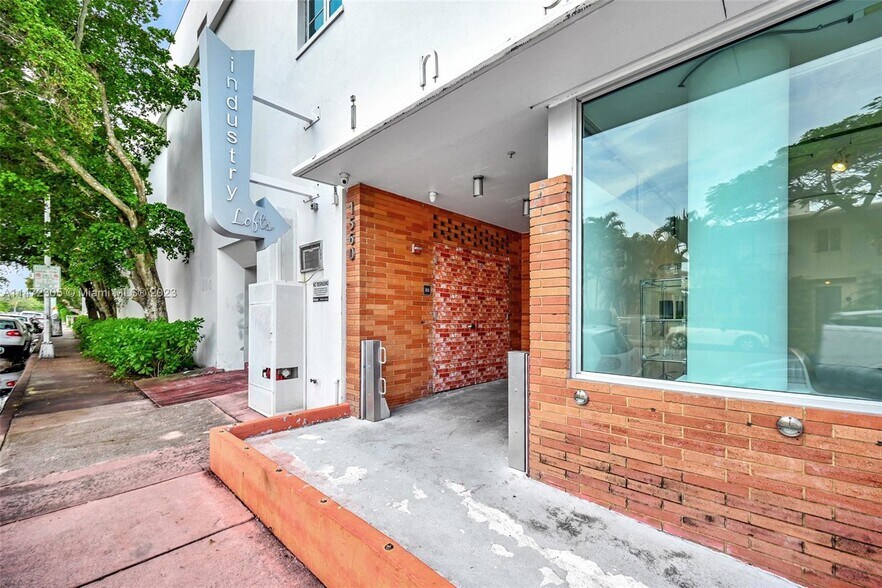 More Photos Of 1560 Lenox Ave, Miami Beach Office For Sale