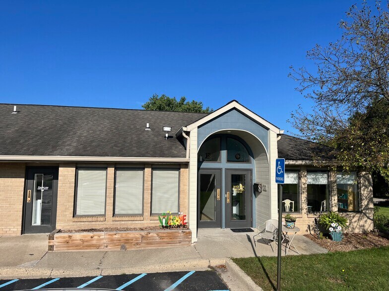 More Photos Of 305 N Pontiac Trail, Walled Lake Office For Lease