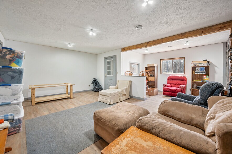 More Photos Of 18470 195th ave, Big Rapids Office For Sale