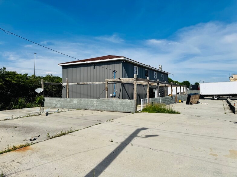 More Photos Of 5252 E 24th St, Indianapolis Warehouse For Sale