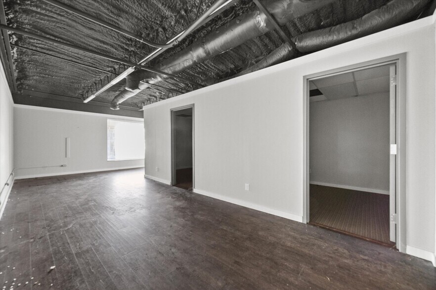 More Photos Of 2108 Monroe St, Commerce Showroom For Sale