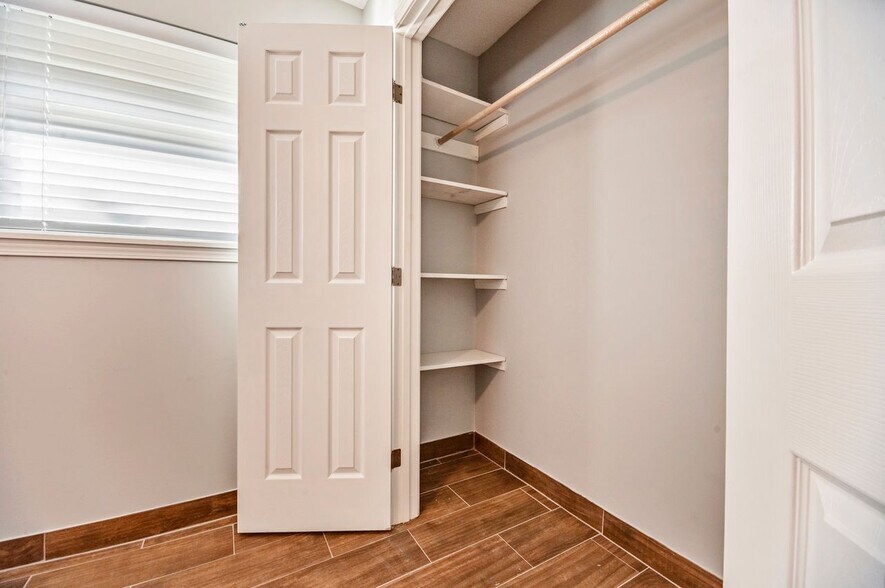 More Photos Of 1616 Monroe Ave, Memphis Apartments For Sale
