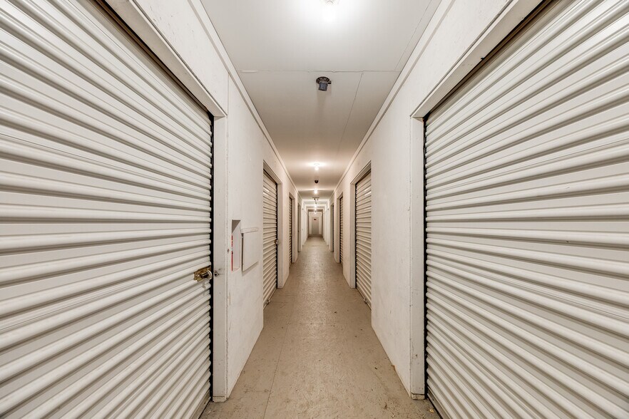 More Photos Of 438 Walnut St, Lawrenceburg Self Storage For Sale