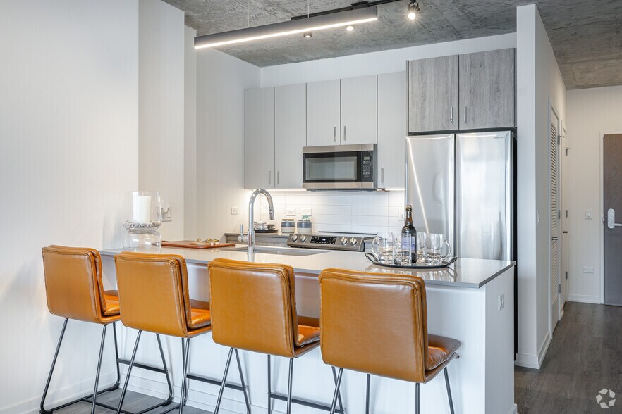 More Photos Of 808 N Cleveland Ave, Chicago Apartments For Lease