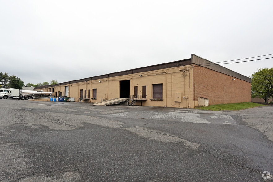 More Photos Of 200-240 Turner Industrial Way, Aston Township Light Distribution For Lease